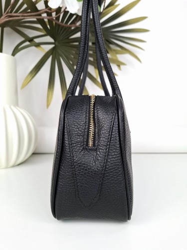 czarna torebka podłużna