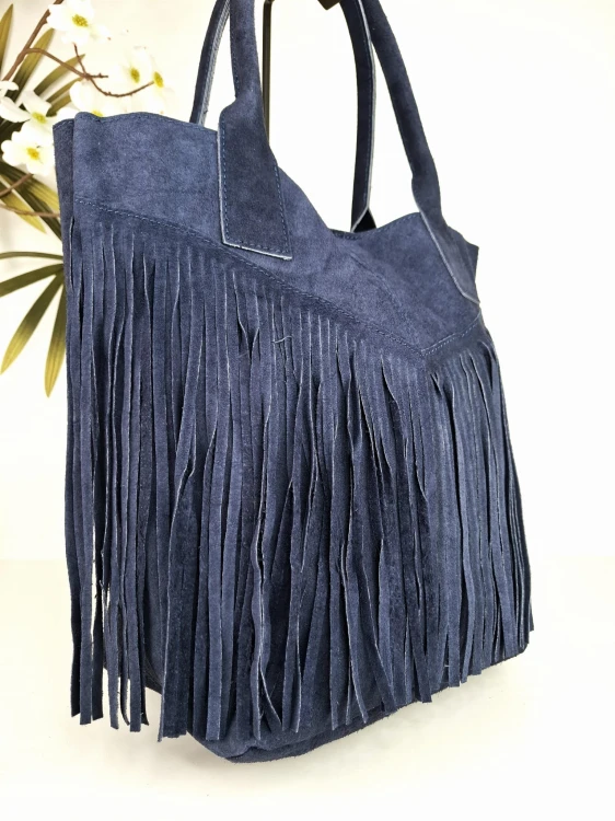 Torebka skórzana granatowa zamszowa shopper z frędzlami i uchwytami, stylowa torebka na ramię, pojemna i wygodna Borse In Pelle