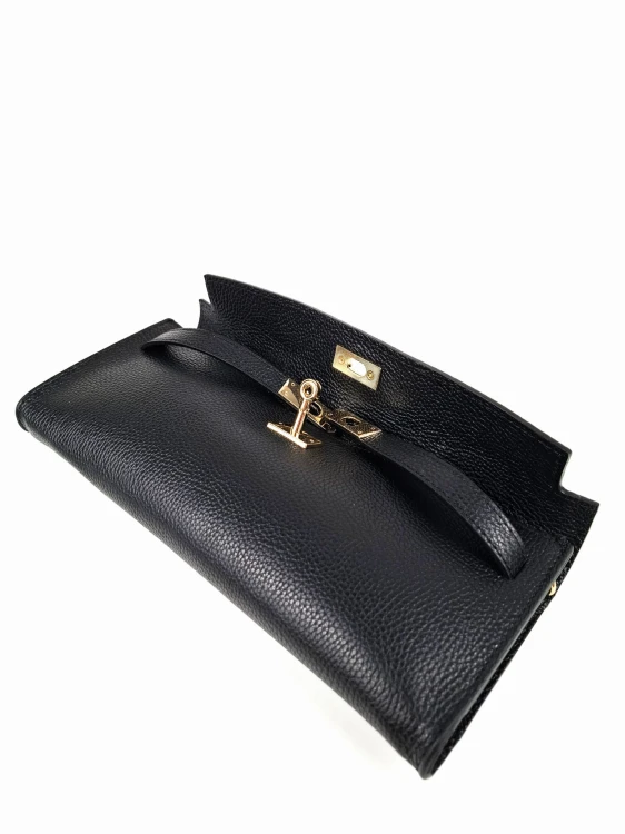 Czarna torebka wizytowa ze skóry naturalnej, z eleganckimi złotymi okuciami, idealna na specjalne okazje Vera Pelle