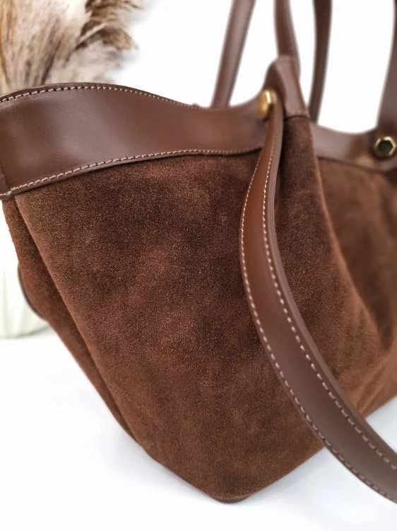 duża brązowa torebka damska wykonana zamszu , skórzane uchwyty , kolor brązowy marrone butik hrabina