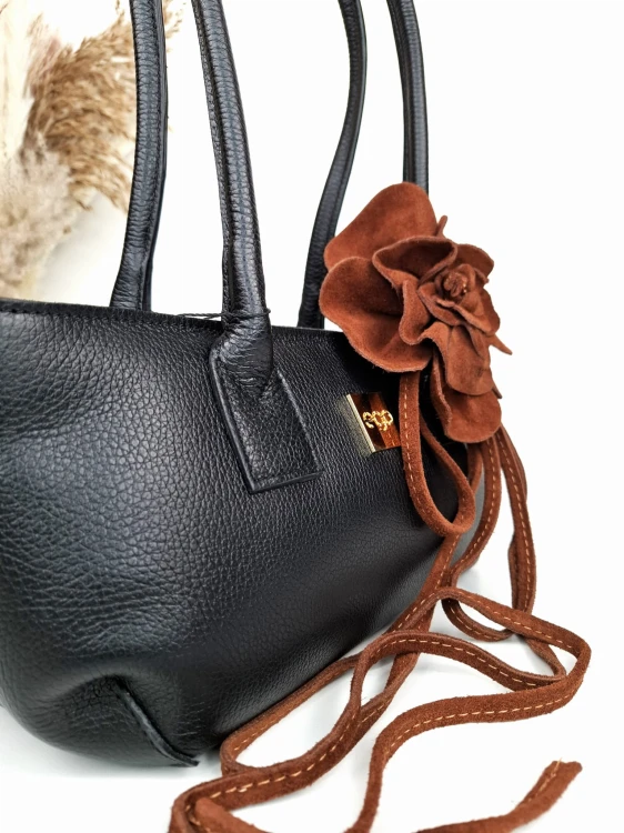 Ego podłużna torebka jamnik z kwiatkiem czarna