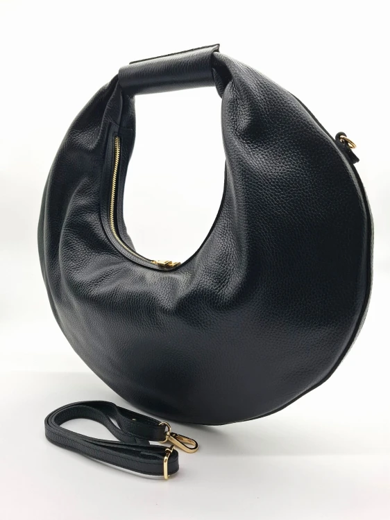 czarna okragla torebka skorzana