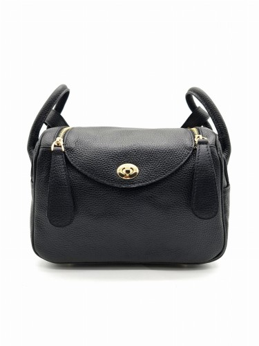 torebka czarna skorzana na ramie