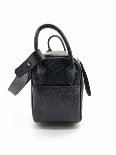 torebka czarna skorzana na ramie