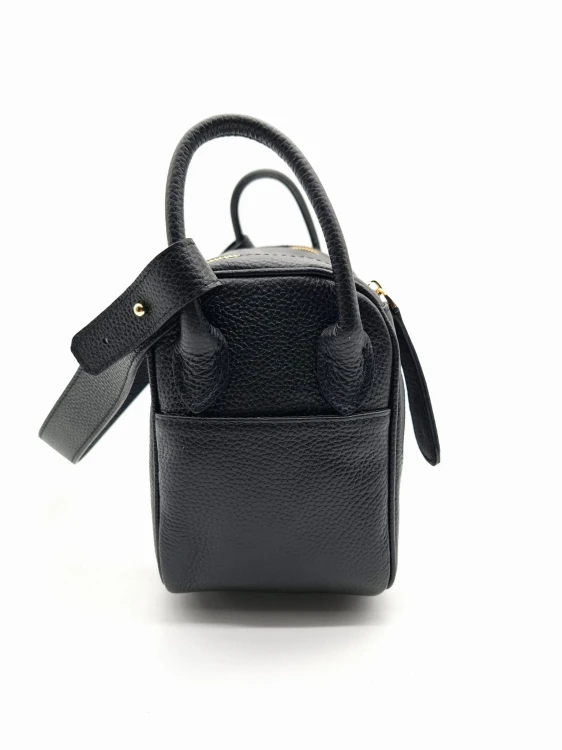 torebka czarna skorzana na ramie