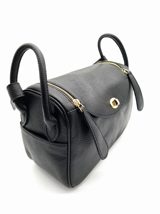 torebka czarna skorzana na ramie