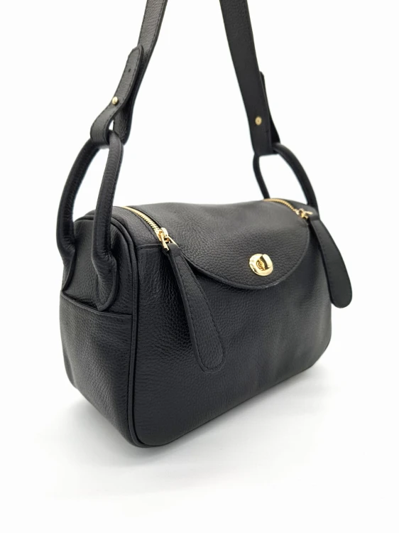 torebka czarna skorzana na ramie