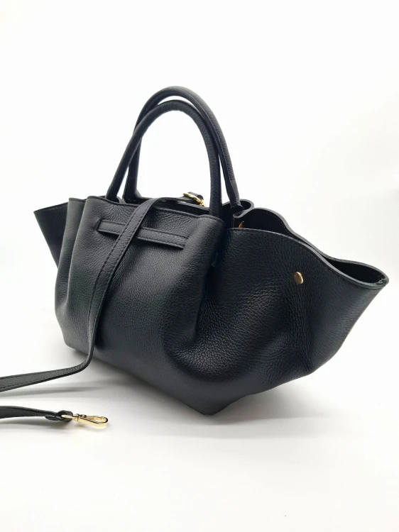 czarna skorzana torebka nietoperz vera pelle