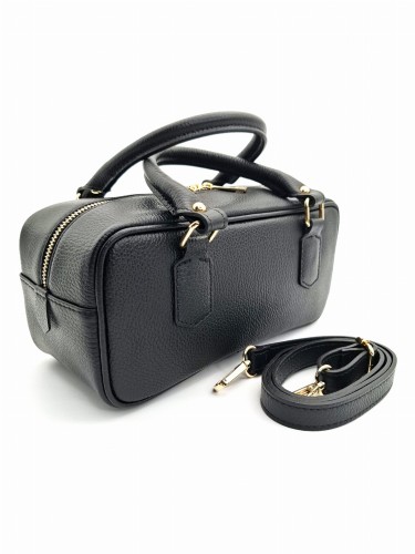 czarna torebka podłużna