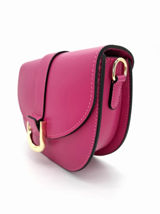 różowa torebka listonoszka damska  w butik hrabina widok na złote okucie