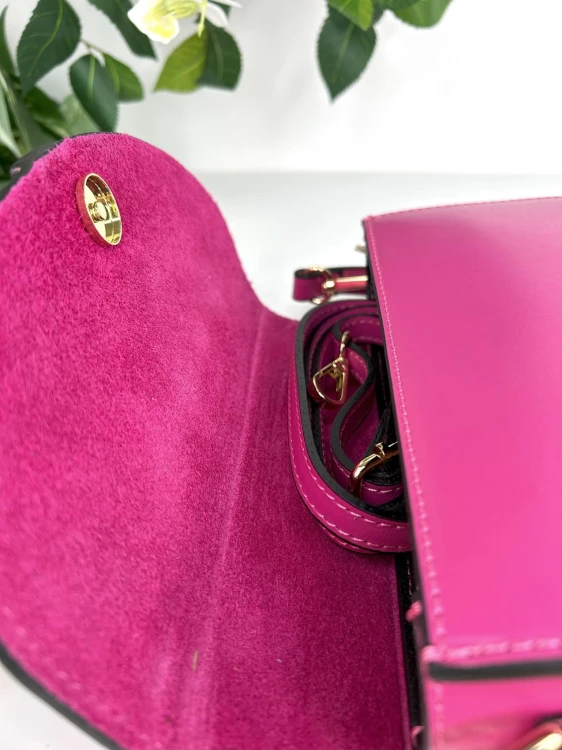 vera pelle różowa torebka skórzana listonoszka z klapką  wykończenie zamszowe skóra naturalna