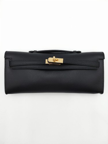 elegancka czarna torebka skórzana włoska widok z przodu