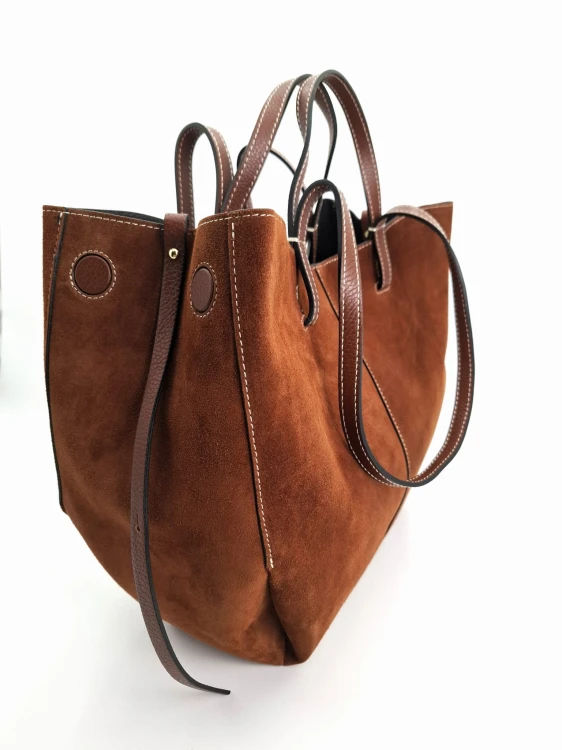 bok brązowej torebki vera pelle shopper vero widok na magnesy