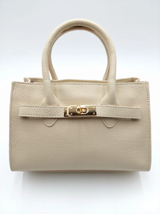 mała torebka skórzana z ozdobnym zapięciem skóra naturalna kolor jasny beż ecru