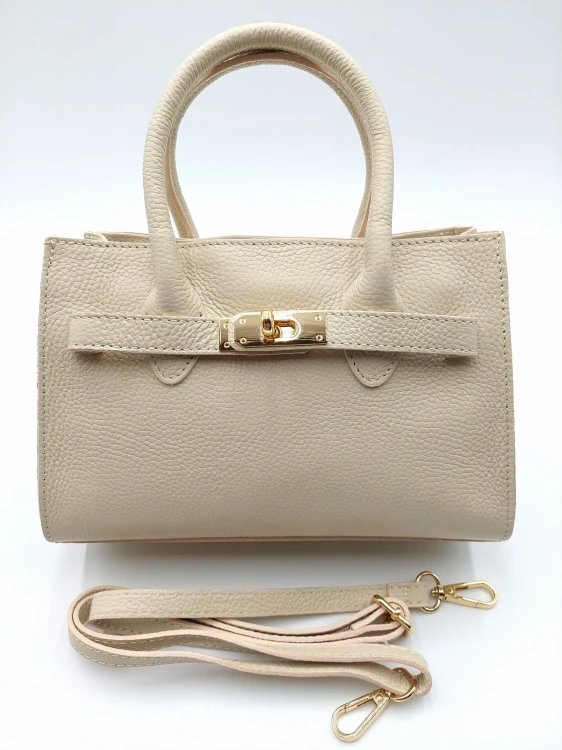 elegancka mała torebka vera pelle w kolorze ecru jasny beż z paskiem na ramię
