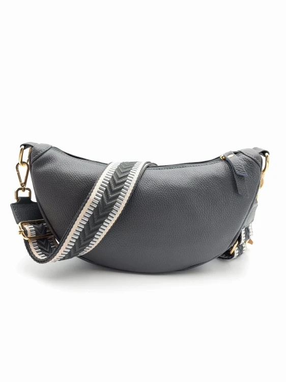 Szara torebka księżyc z ozdobnym tkanym paskiem w geometryczne wzory