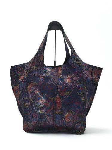 Duża, pojemna torebka shopper wykonana z naturalnej skóry w kolorze granatowym. Ozdobny, połyskujący print. Torebka mieści format A4.