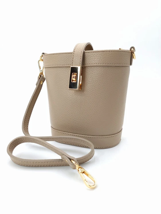 beżowa kubełkowa torebka skórzana