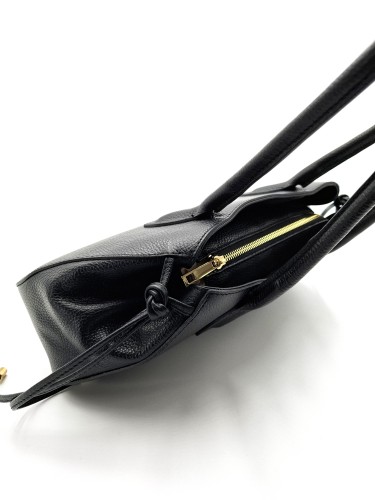 czarna torebka skorzana